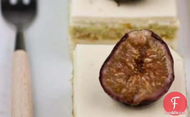 Tort Mascarpone cu fistic cu smochine prăjite