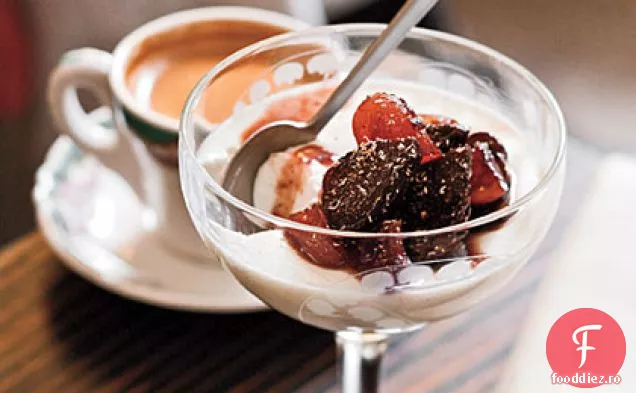 Panna Cotta Din Zară Cu Smochine Braconate Cu Zinfandel