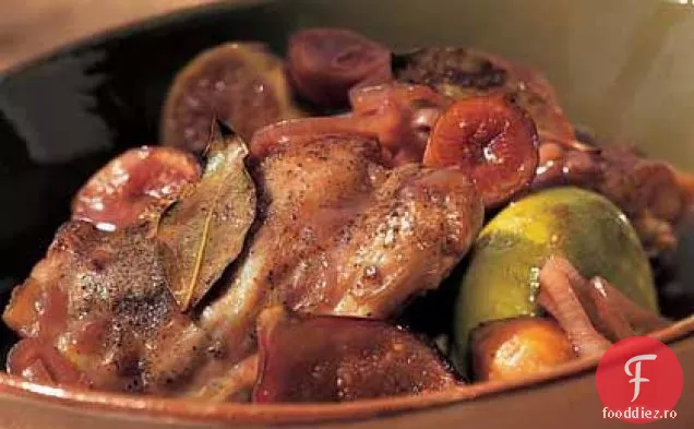 Pulpe de pui fierte cu smochine și frunze de dafin