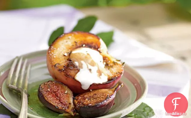 Smochine arse și piersici albe cu reducere balsamică