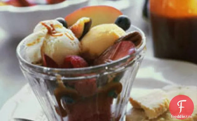 Sundaes De Fructe De Vară