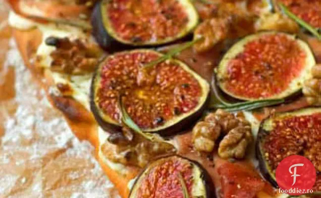 Pizza Cu Smochine Și Prosciutto Cu Ricotta, Nuci Și Rozmarin