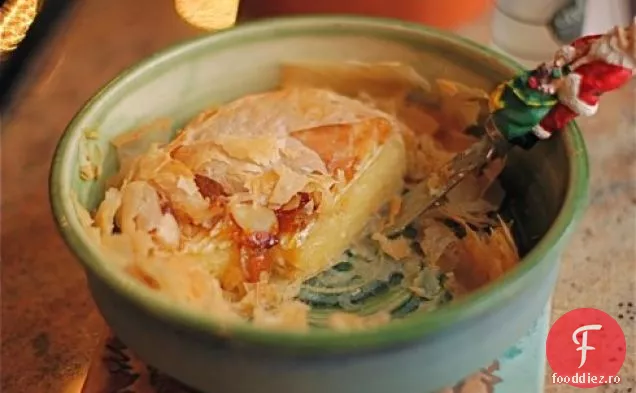 Brie La Cuptor În Filo Cu Gem Și Migdale