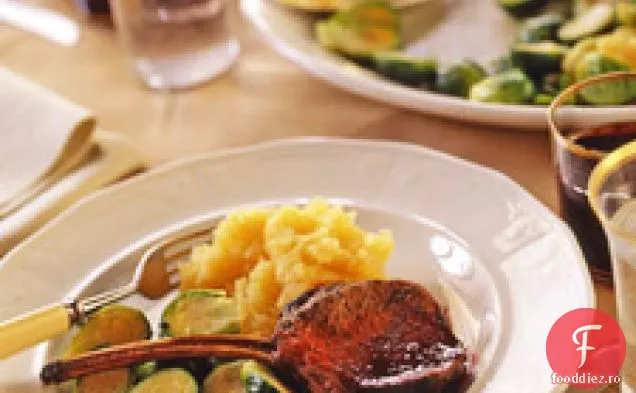 Raft Prăjit De Carne De Vânat Și Sos De Rodie