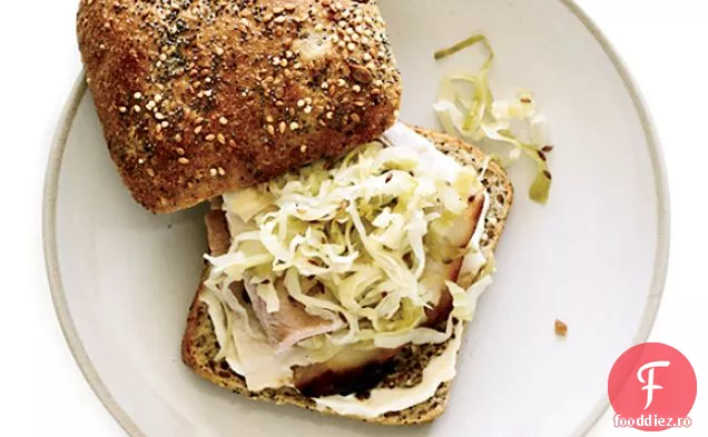 Varză murată de casă cu chimen și mere