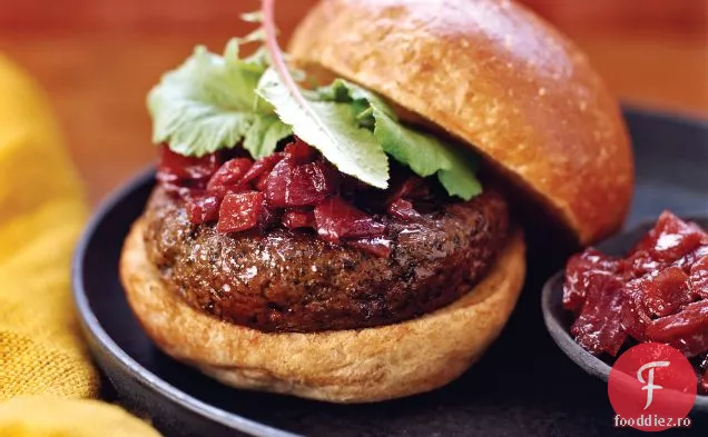 Hamburgeri americani cu compot de ceapă roșie