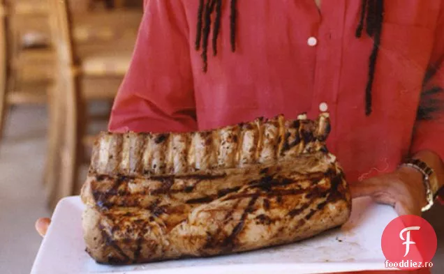Friptură de coaste de porc cu piure de ceapă dulce și Tempura de salvie crocantă
