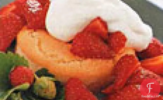 Shortcakes de căpșuni cu sirop de vanilie-portocală