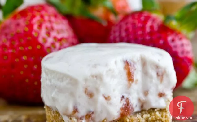 Cheesecakes cu căpșuni fără coacere