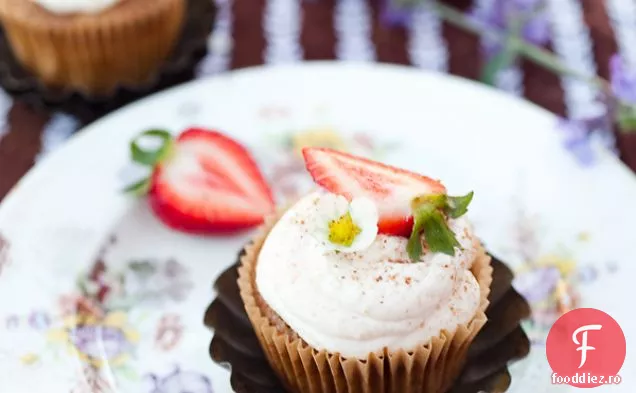 Cupcake Cu Căpșuni De Ciocolată