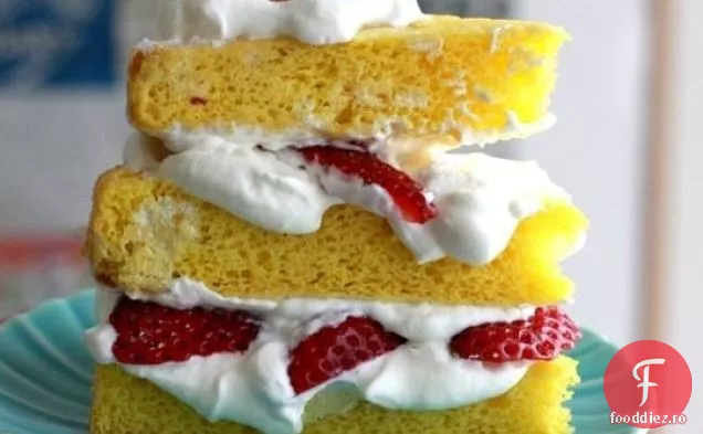 Tort De Burete Cu Ou De Rață Cu Smântână Și Căpșuni