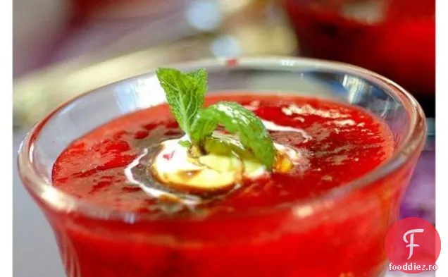 Supă De Căpșuni Cu Mentă Și Balsamic