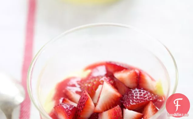 Verrine de cremă cu aromă de căpșuni și vanilie