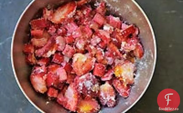 Plăcintă Cu Rubarbă De Căpșuni