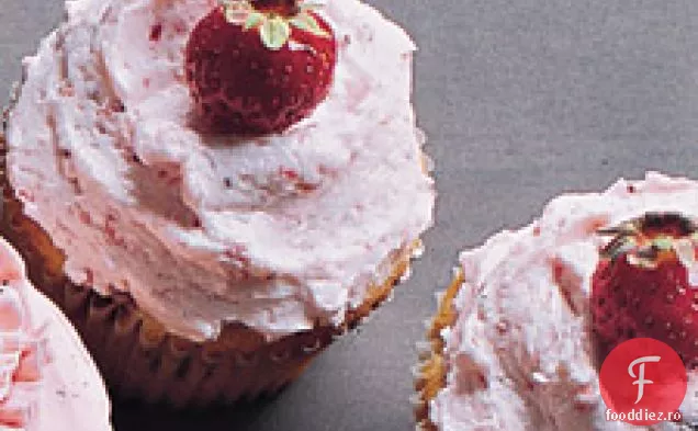 Cupcakes Cu Căpșuni Cu Cremă De Unt De Căpșuni