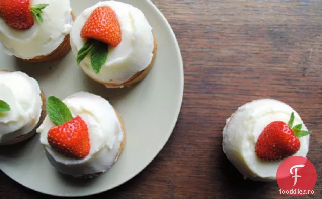 Cupcakes Cu Căpșuni Cu Glazură Mascarpone