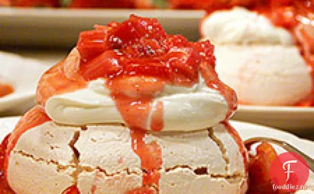 Rubarba lui Nicole-căpșuni Pavlova