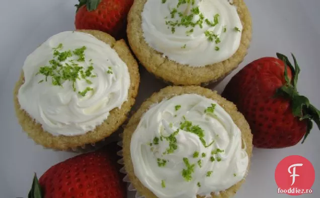 Cupcakes umplute cu căpșuni-var