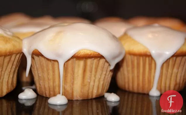 Cupcakes Umplute Cu Căpșuni Și Mascarpone