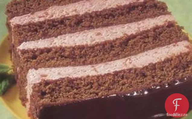 Tort De Frișcă Cu Căpșuni De Ciocolată