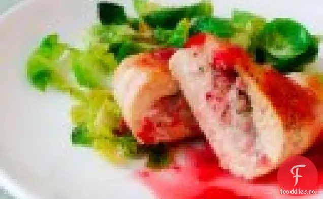 Gorgonzola-piept de pui umplut cu Gastrique de căpșuni