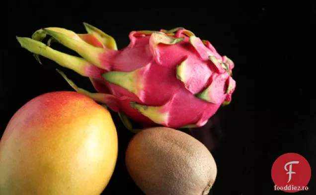 Ensalada de Pitaya, Kiwi, y Mango (fructe de dragon, Kiwi și Mang