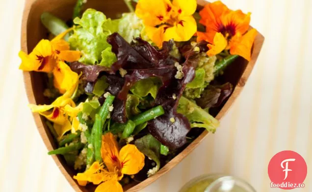 Quinoa Și Salată Verde Cu Sos De Mango