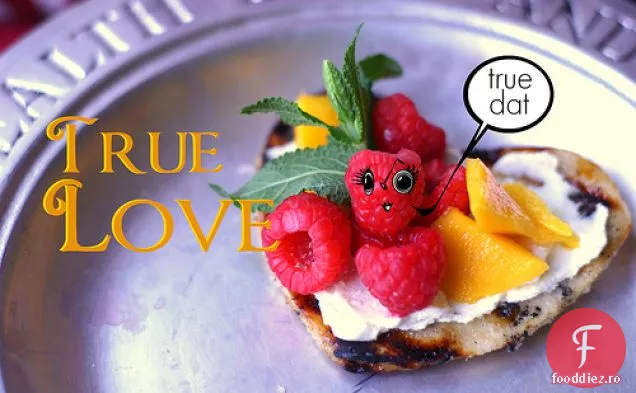 Inimi Tostada La Grătar Cu Caramel Cu Mascarpone De Vanilie Cu Miere
