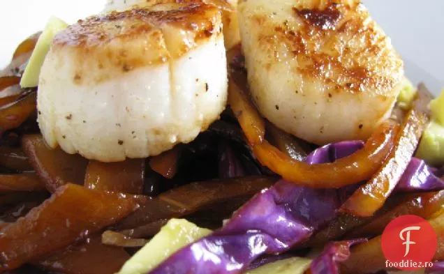 Scoici Arse Cu Slaw De Mango Carmelizat