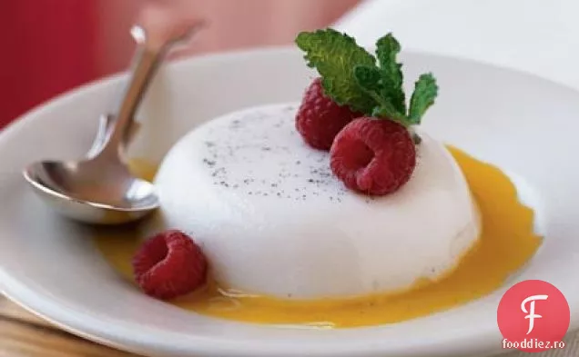 Panna Cotta vanilie-migdale cu sos de Mango