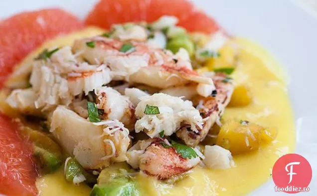 Salată De Mango Și Avocado De Crab