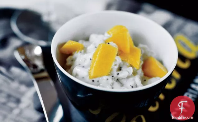 Budincă de orez cu semințe de mac cu parfum de tei cu Mango