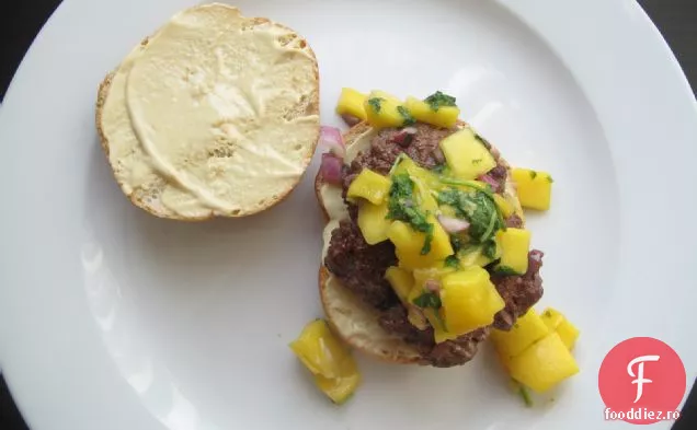 Burger Cu Cinci Condimente Glazurate Cu Mango Gingery