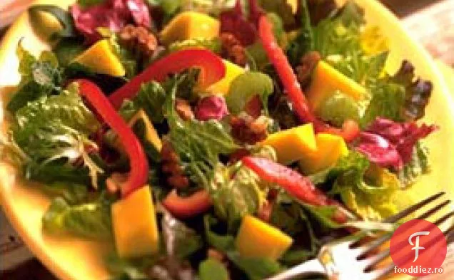 Salată De Mango Și Verdeață Mixtă