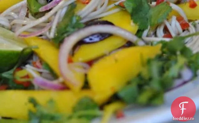 Tăiței Soba Cu Mango, Coriandru Și Ardei Iute Roșii
