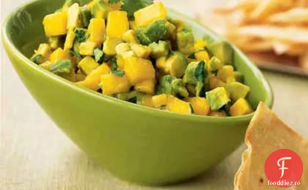 Salsa de avocado-Mango cu chipsuri de porumb prăjite