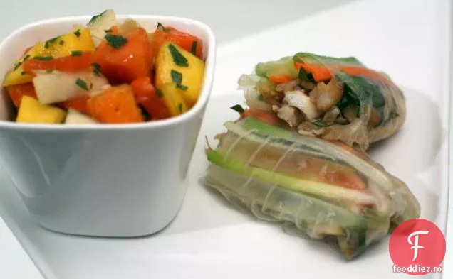Rulouri galbene de primăvară Chile și salată de fructe tropicale
