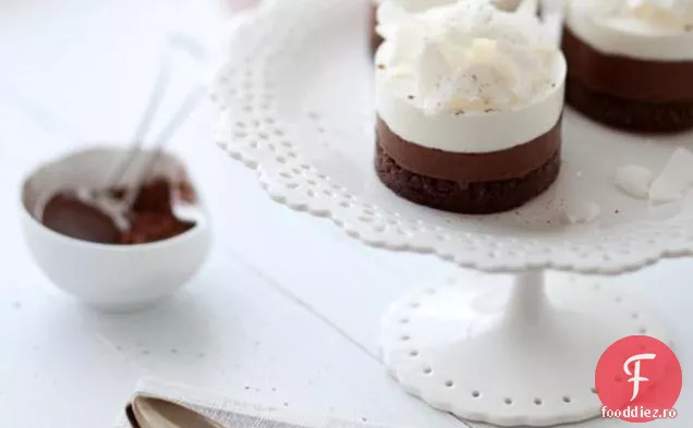 Prăjituri Cu Mousse De Ciocolată, Alune Și Nucă De Cocos