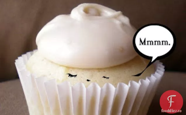 Munte Angel Food Cupcakes Cu Glazură De Unt Ars Și O Oră