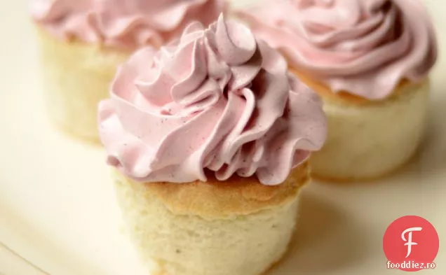 Airy Angel Food Cupcakes Cu Glazură Roz Natural