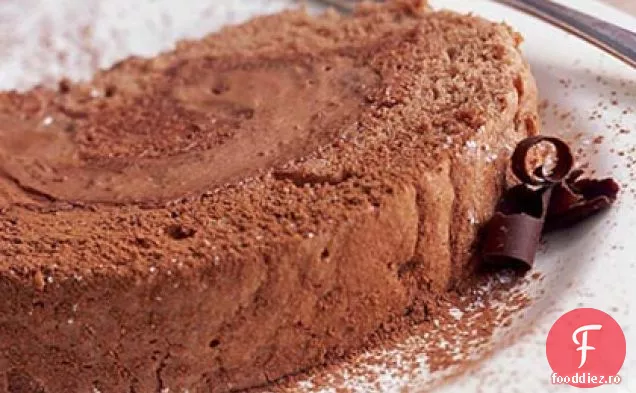 Rola de tort de ciocolată ușoară și cremoasă
