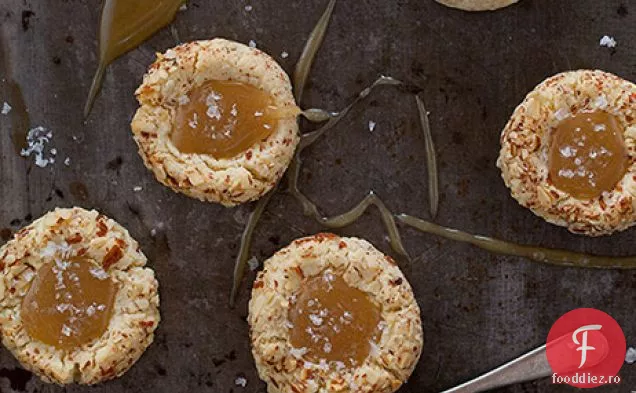 Rețetă De Cookie-Uri Cu Amprentă De Migdale Cu Caramel Sărat