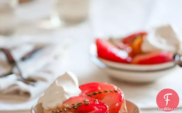 Pluots pocate (sau prune) W / Riesling servit cu sos de Caramel