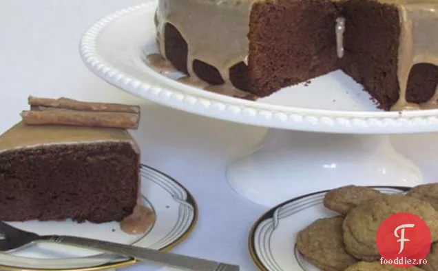 Tort De Ciocolată Cu Scorțișoară Cu Glazură De Scorțișoară