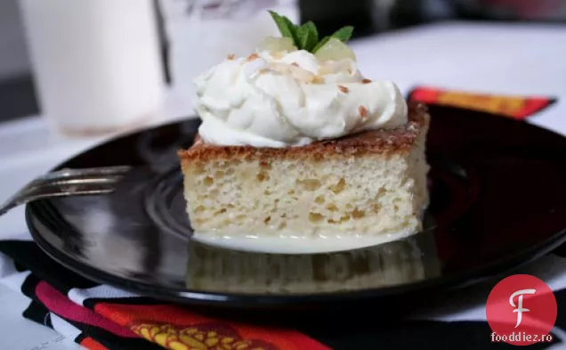 Tres Leches (tort de lapte)