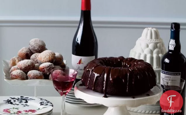 Tort Bundt cu ciocolată dublă cu glazură de Ganache