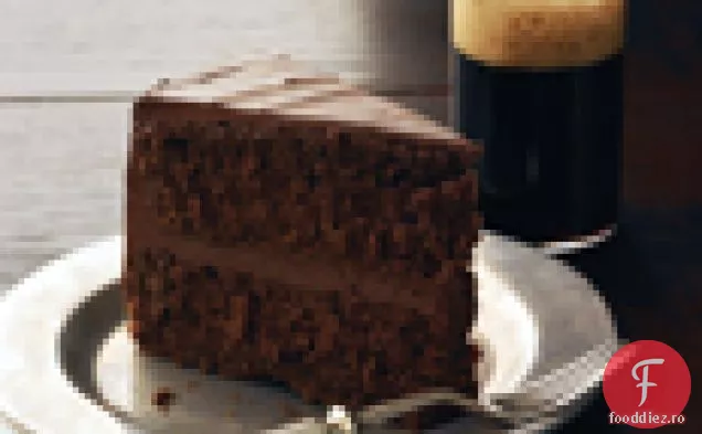 Tort cu strat de ciocolată cu glazură de ciocolată