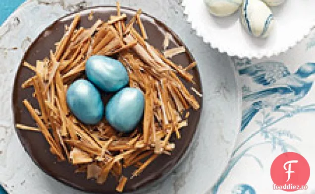 Tort bogat de ciocolată cu glazură de Ganache și cuib de ouă de trufe