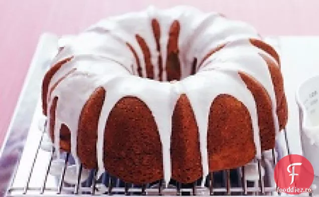 Tort Bundt cu mere și scorțișoară