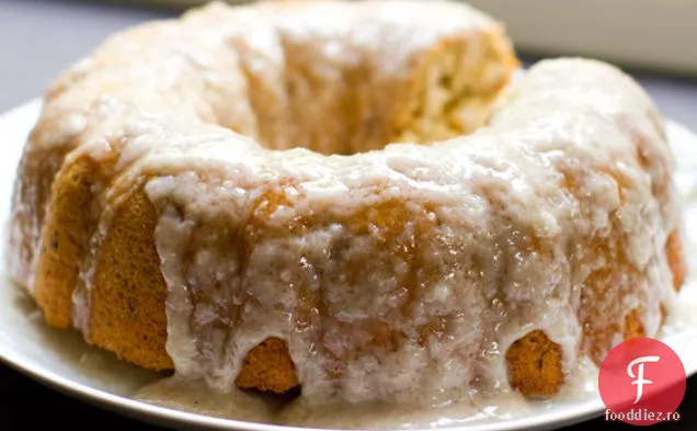 Coconut Bundt Tort. Umed. Glazurat. Vegan